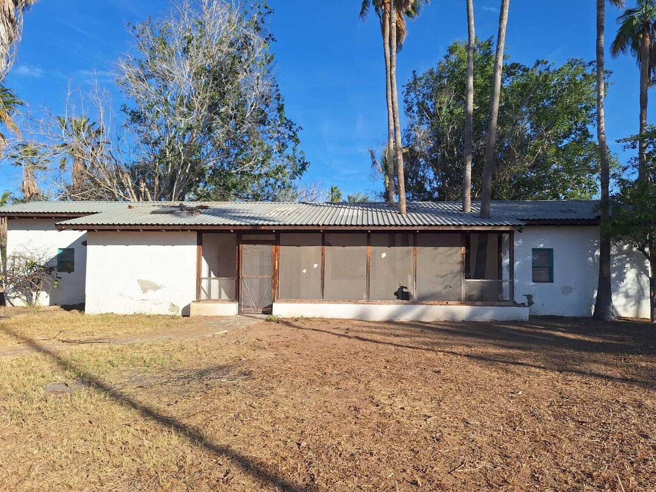 Compound Los Pinos