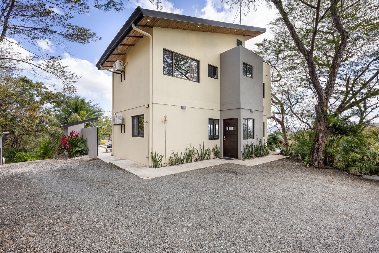 Corona Del Cabo 4 | Main Home + Guest House with Views & Pool – Playa Grande
