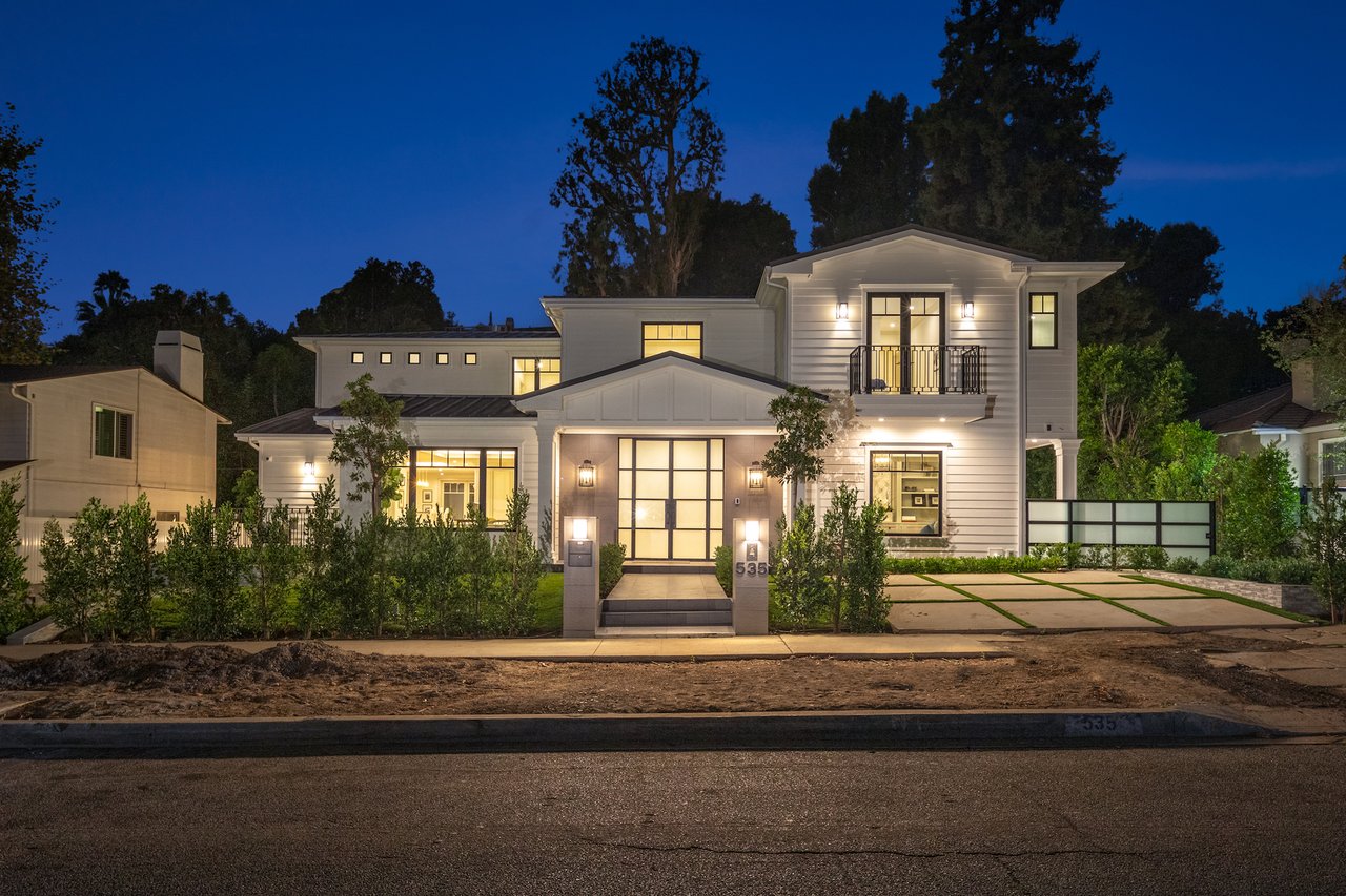 535 N Bundy Dr