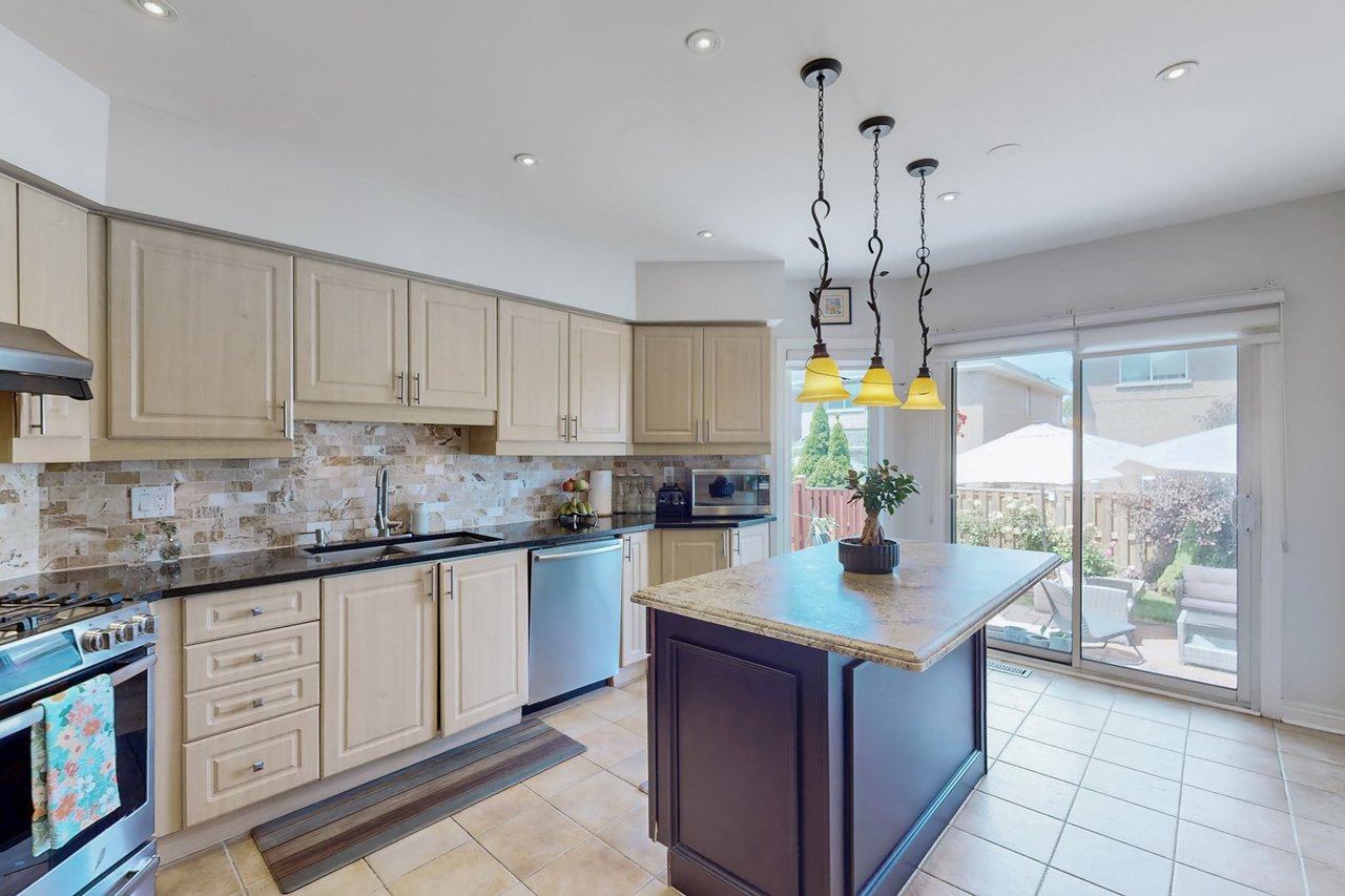 851 Clemens Crescent