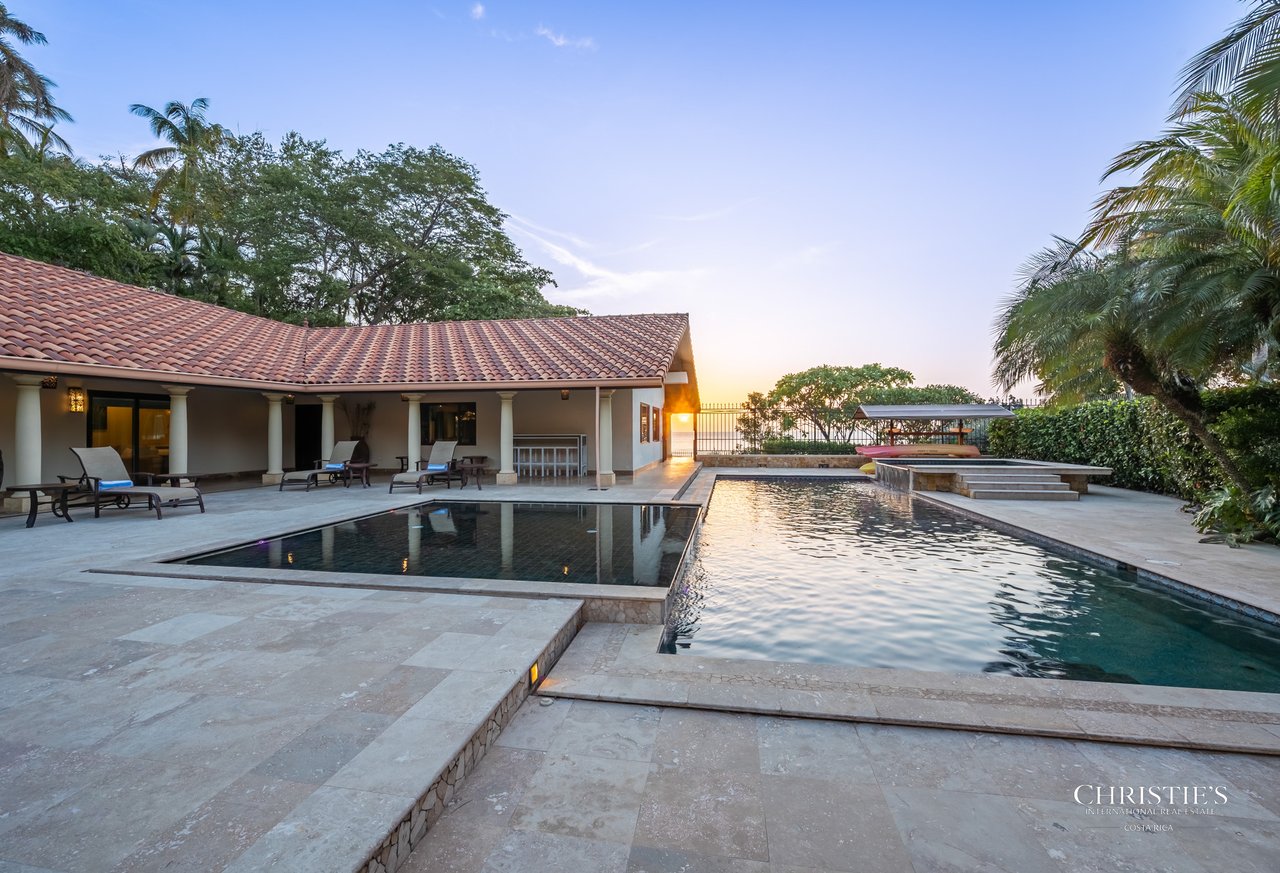 Casa Playa Bonita | Beachfront Luxury Estate in Playa Flamingo