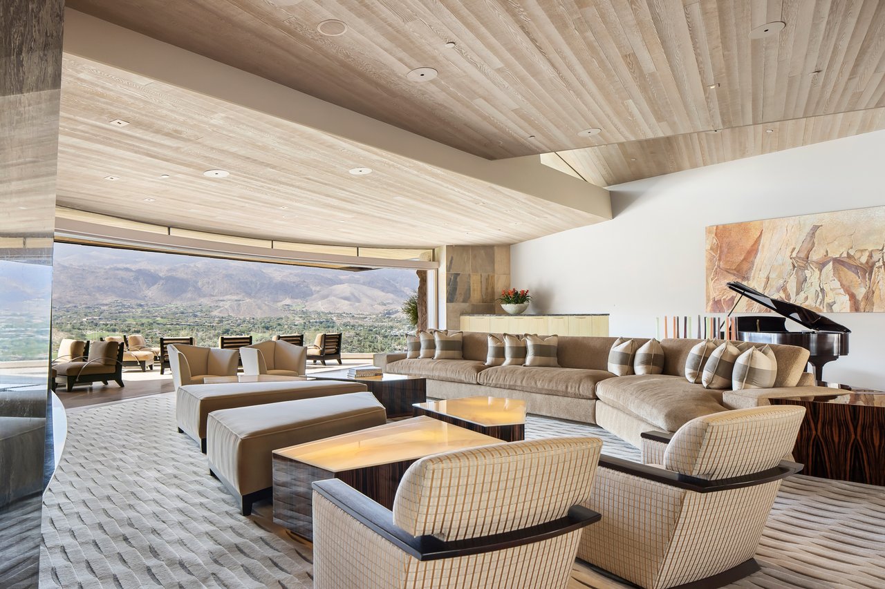 706 Summit Cv