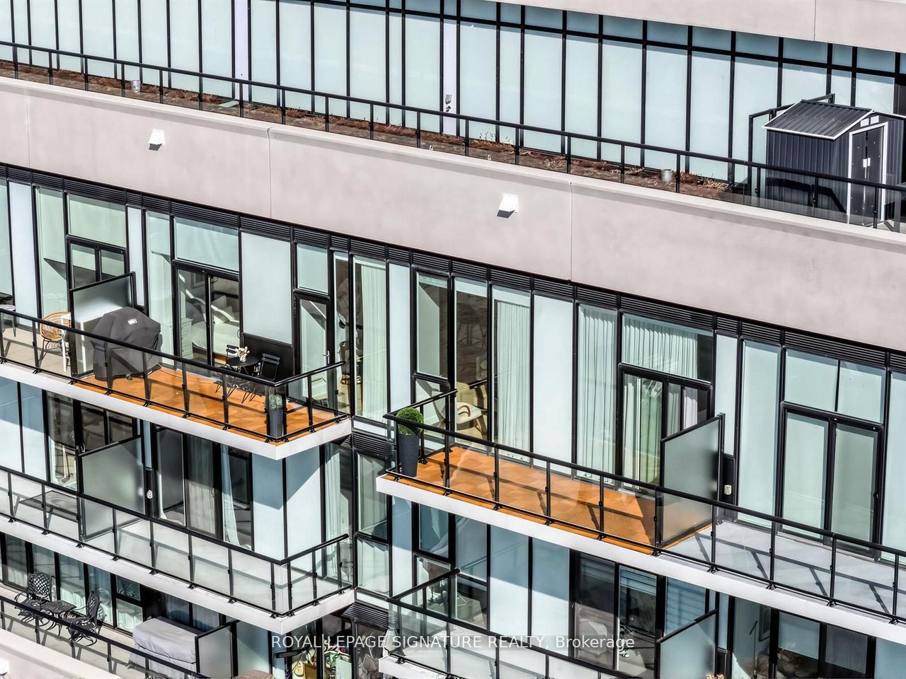 J. DAVIS HOUSE PENTHOUSE 