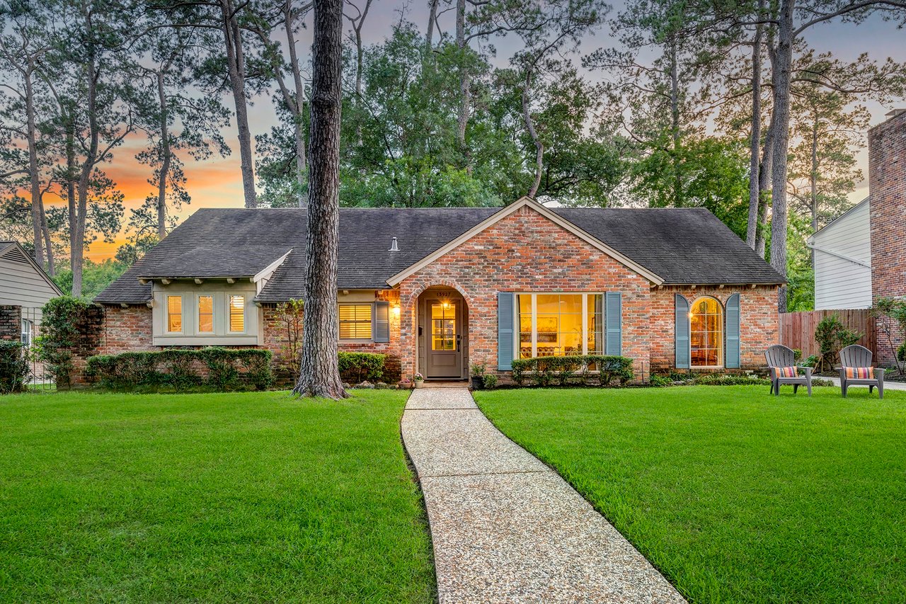 13927 Pinerock Ln