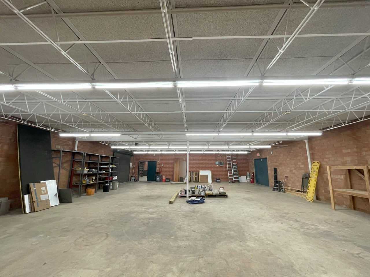 1202 N Flores | For Lease