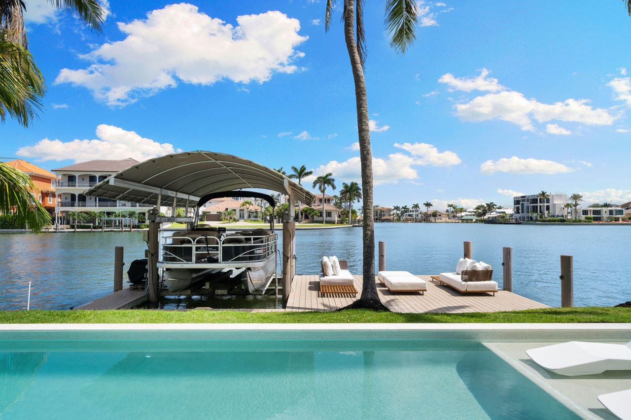 Waterfront Lifestyle & Boating Access