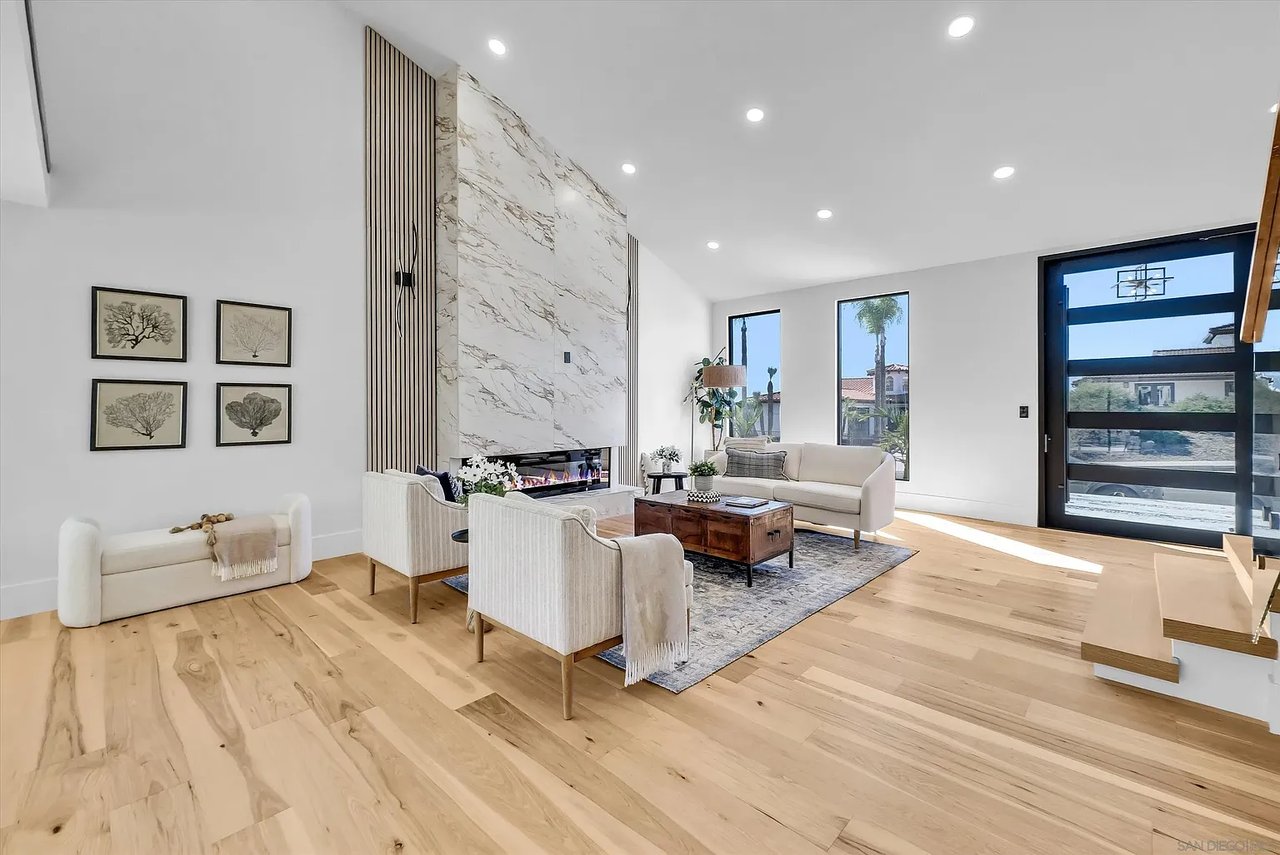 2241 Avenida Salvador