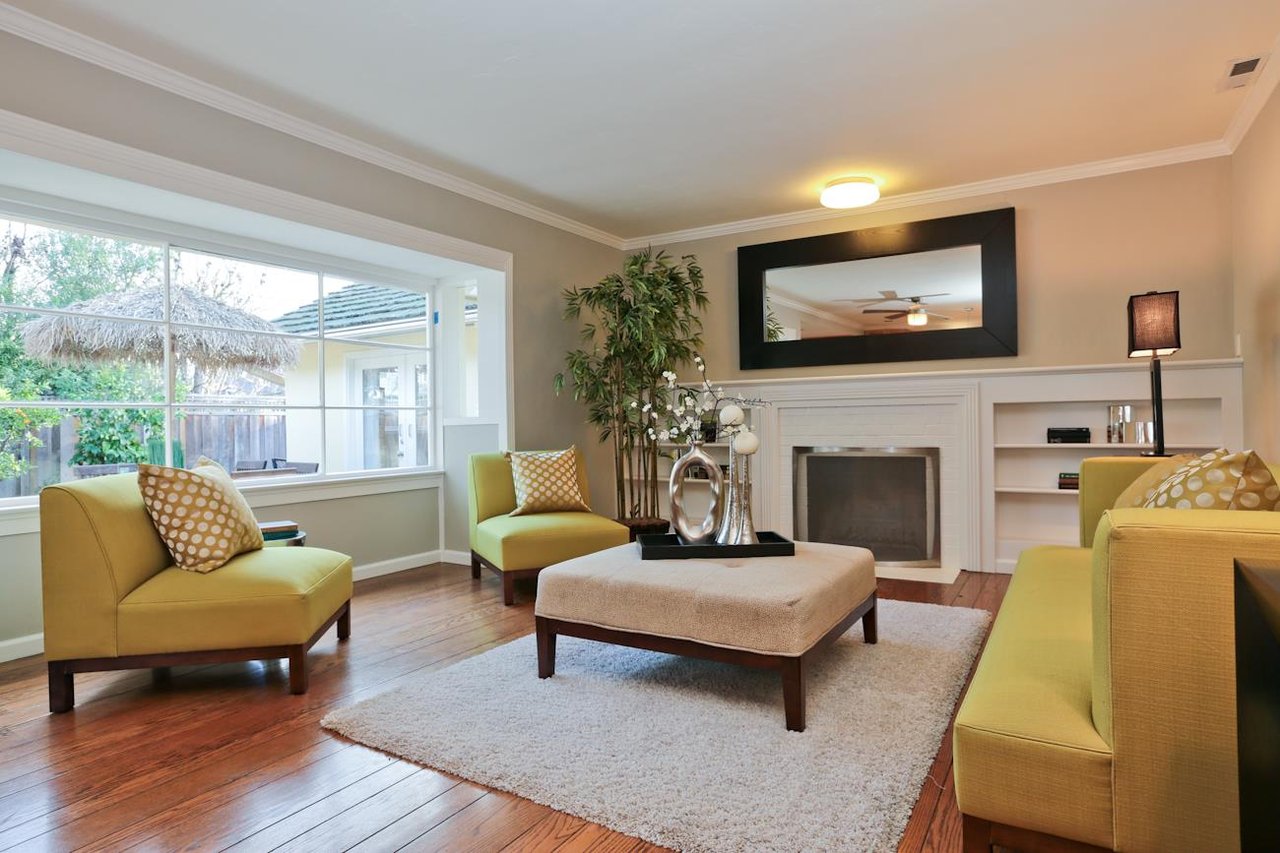 1009 Middle Avenue