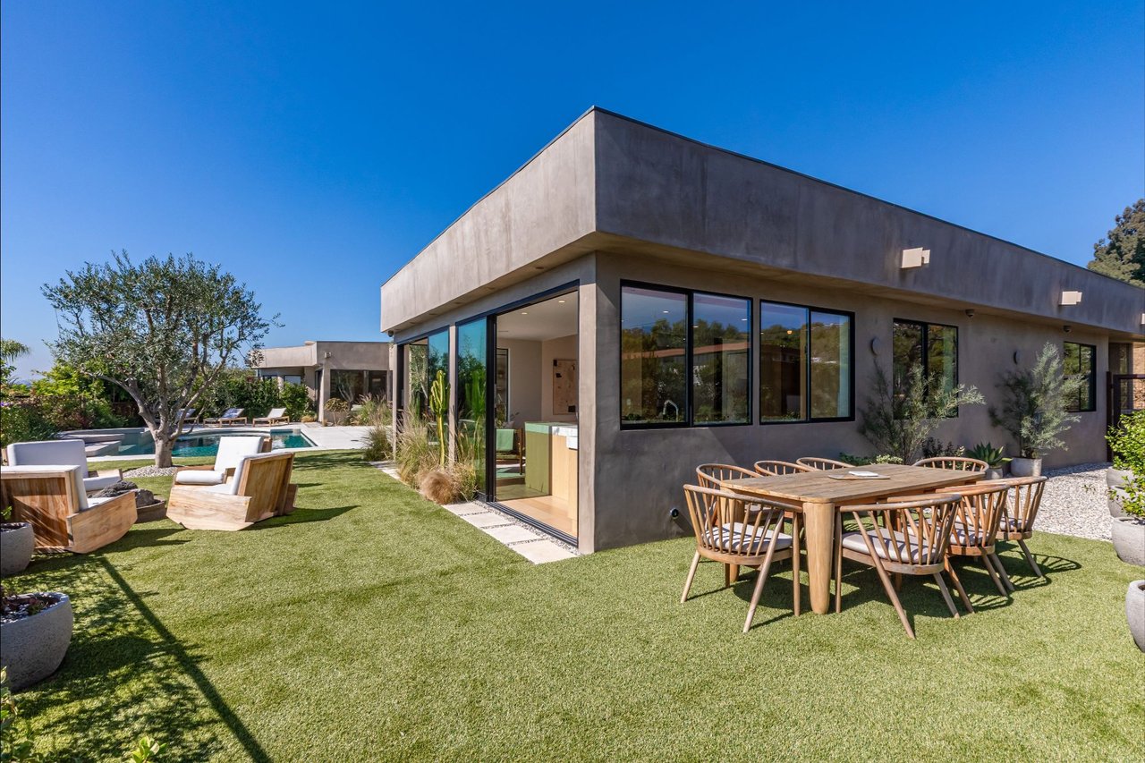 1705 Carla Ridge, Beverly Hills