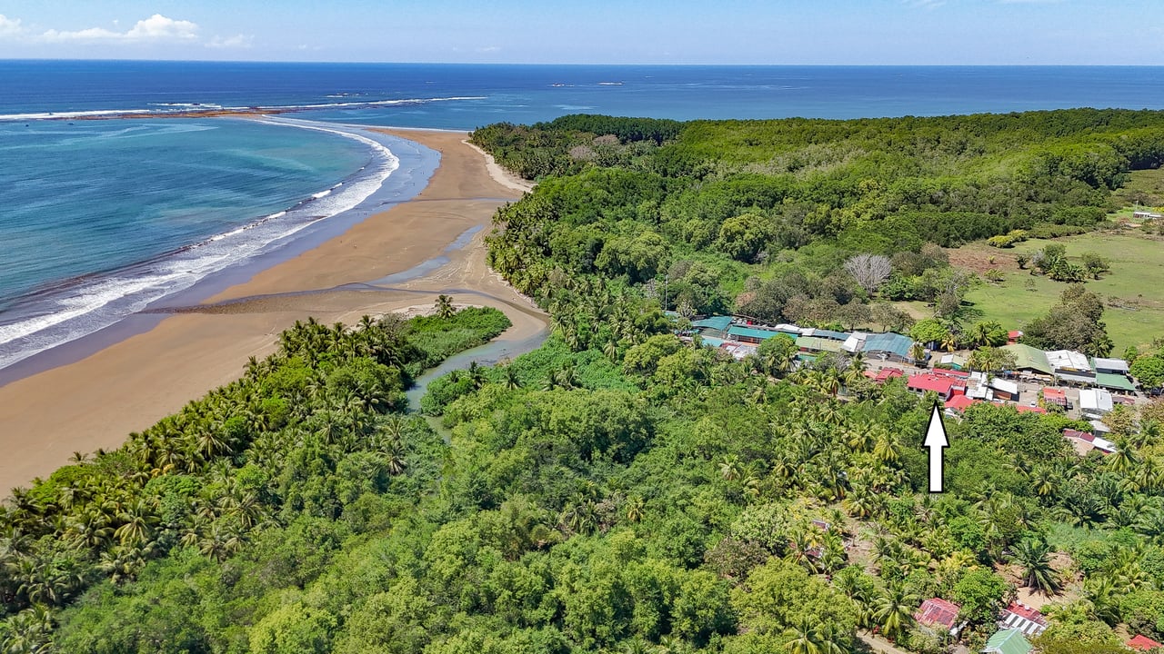 Fully equipped 4 Unit Apartment/Hotel complex 70 meters from the entrance to world-famous Marino Ballena National Park