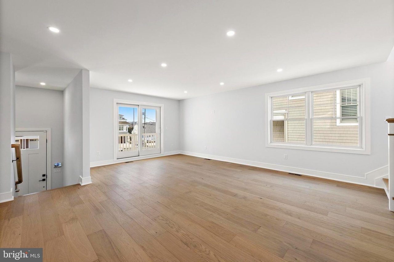 	352 N 5th St, Surf City Boro, NJ 08008