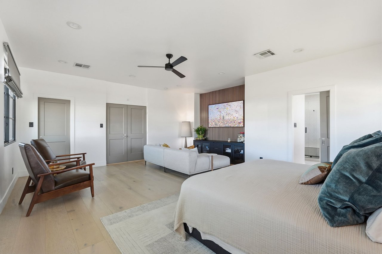 3901 E WELDON Avenue