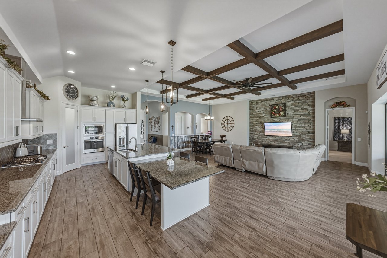 6743 Sunset Vista Way 
