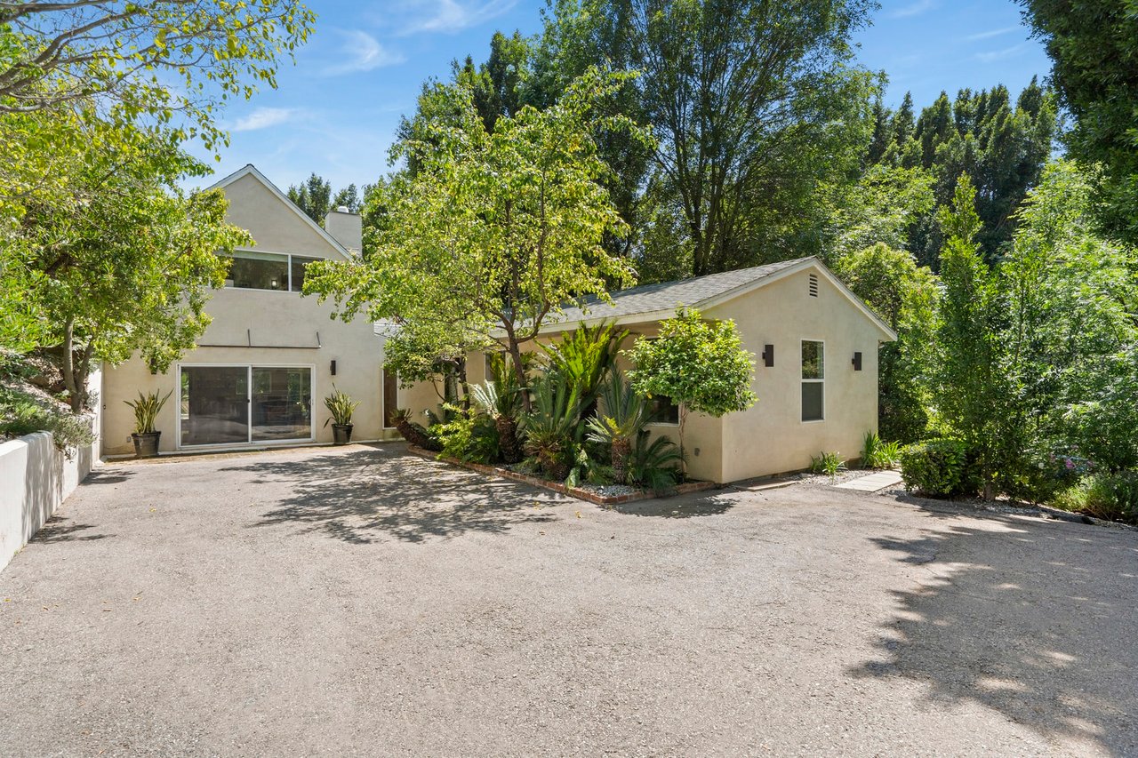 2750 Benedict Canyon Dr
