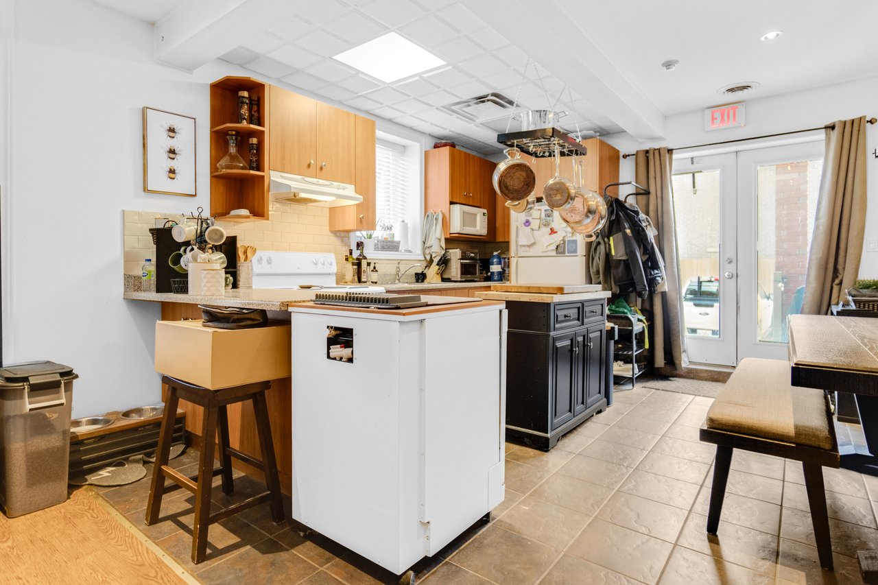 48 Mississauga Rd N 1