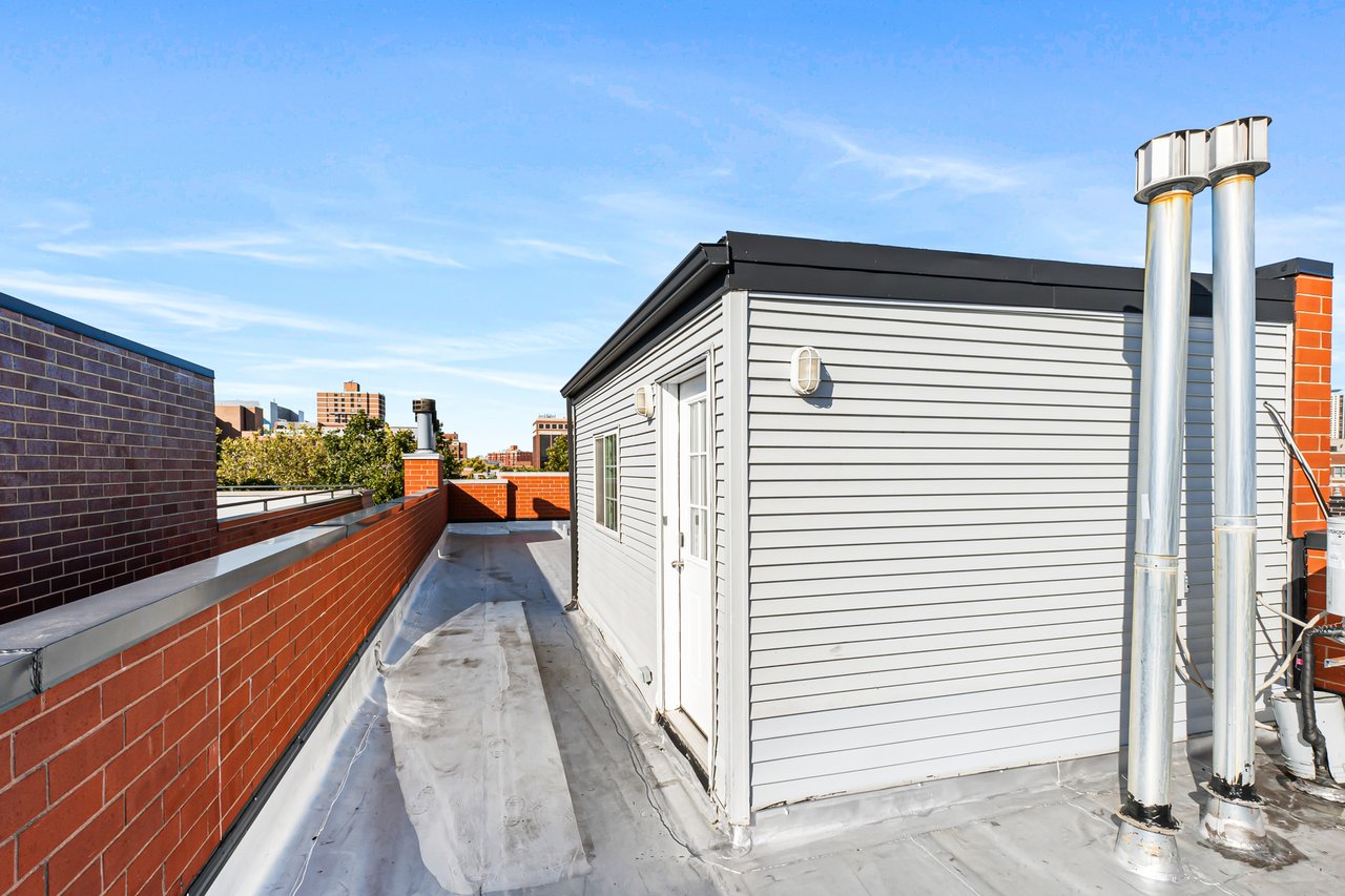 831 W George St #3