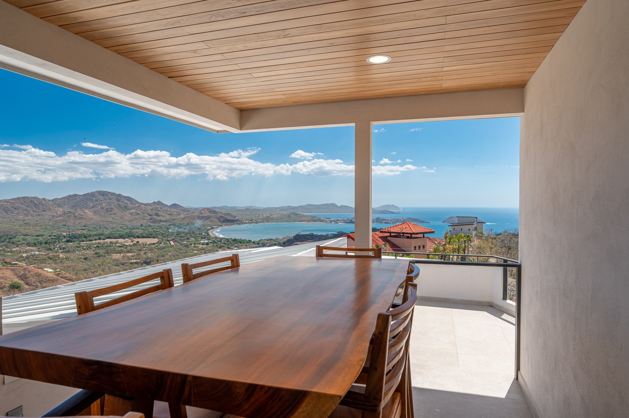 Casa En Las Rocas | Spectacular Ocean-View Home in Pacific Heights