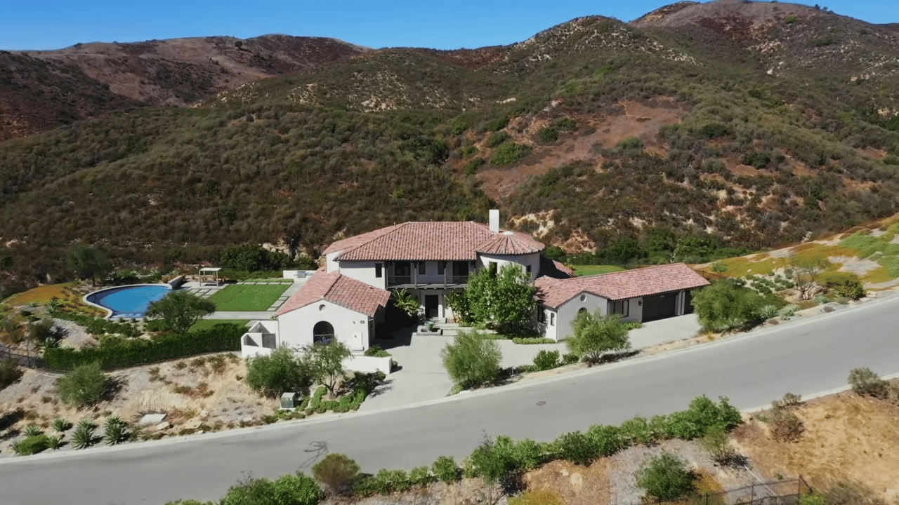 2717 Country Ridge Rd, Calabasas