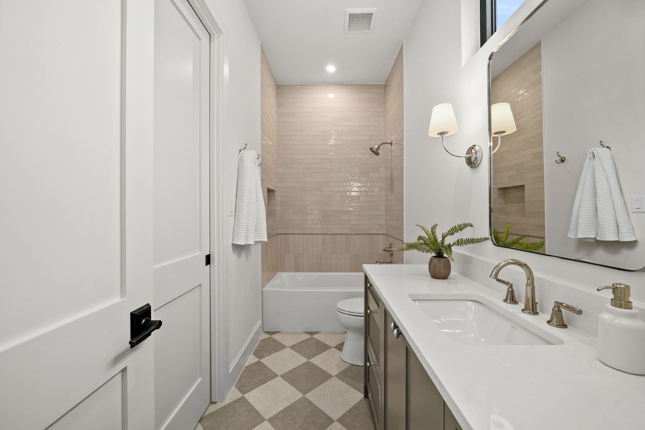6814 Dalhart