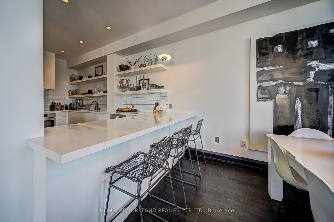 LUXURY DOWNTOWN LIVING