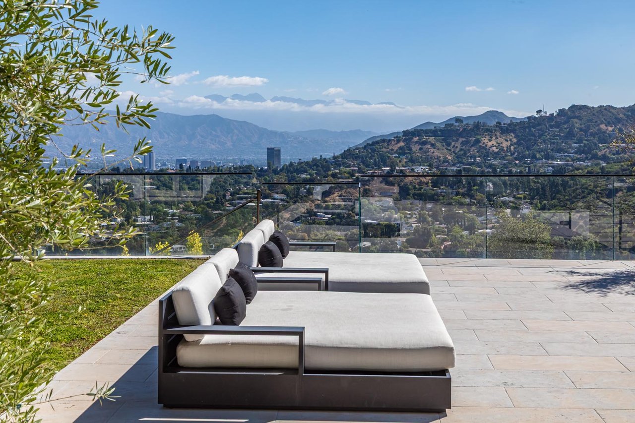 11951 Pinnacle Pl, Beverly Hills