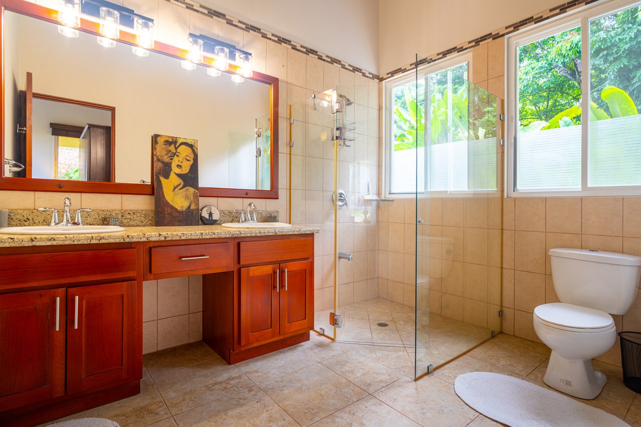 Casa de Orquideas - Mountains, Ocean and Jungle with Privacy In Gated Community, Ojochal