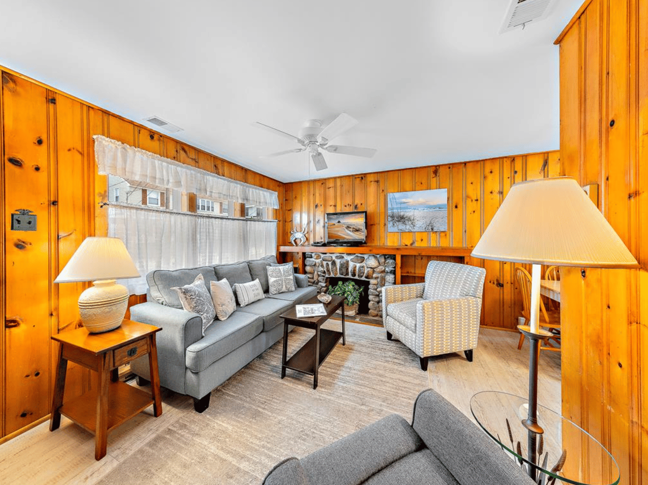 104 E Mermaid Lane, Peahala Park