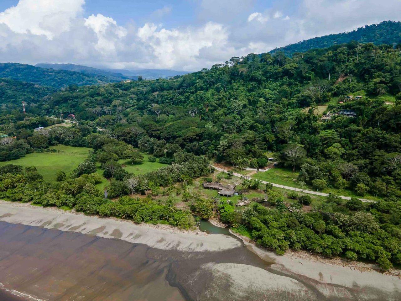 Dominical Beachfront Dream