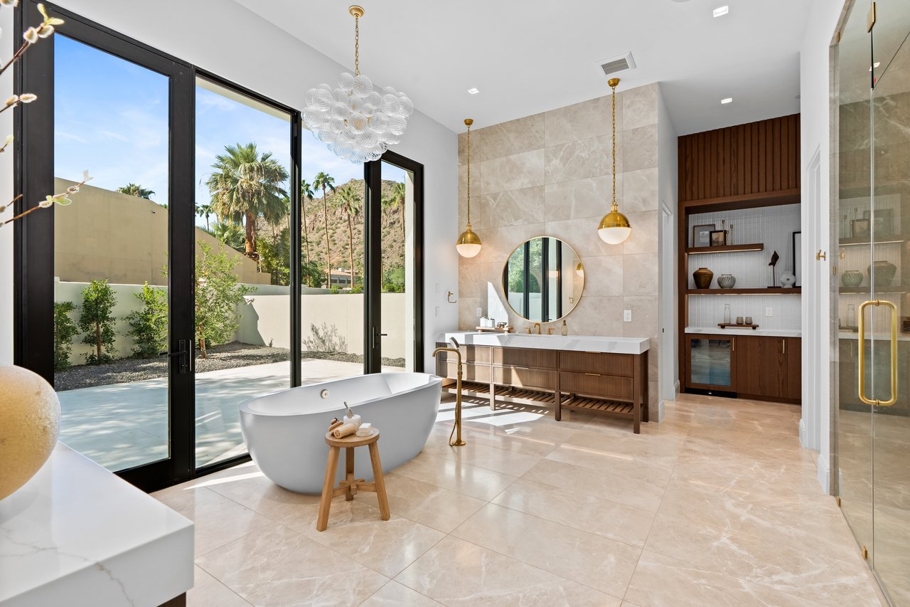 6230 E HILLCREST BLVD