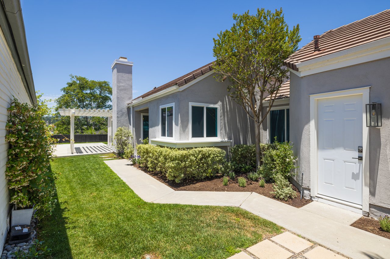 21 Indian Hill Ln