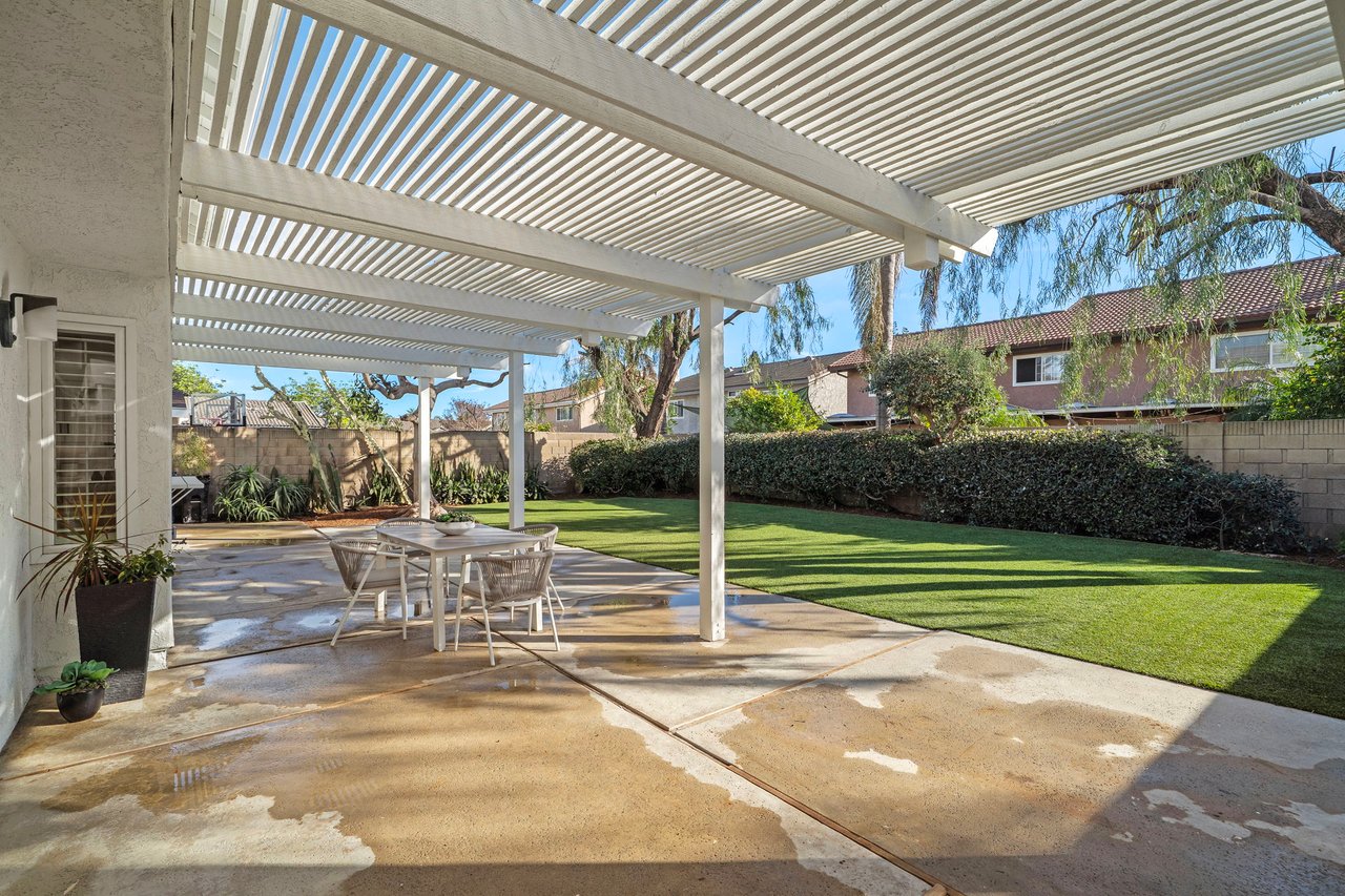 9560 La Amapola Avenue