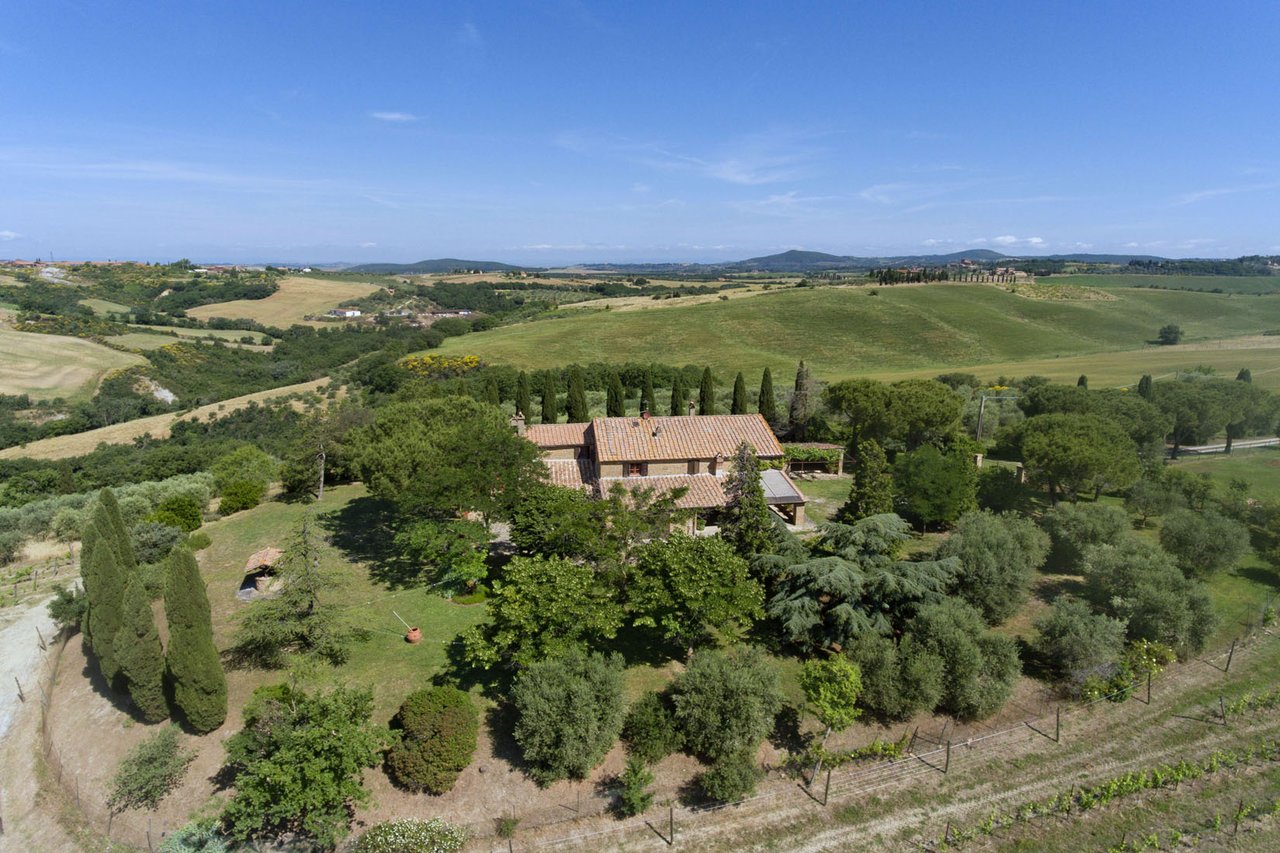 UNA FINESTRA SU PIENZA