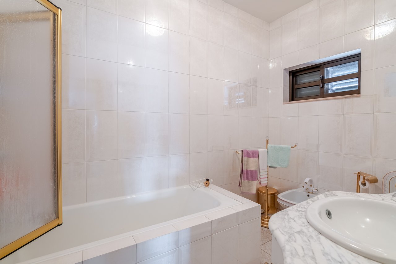 Rustic Four-Bedroom House with Private Land in Folhadela, Vila Real