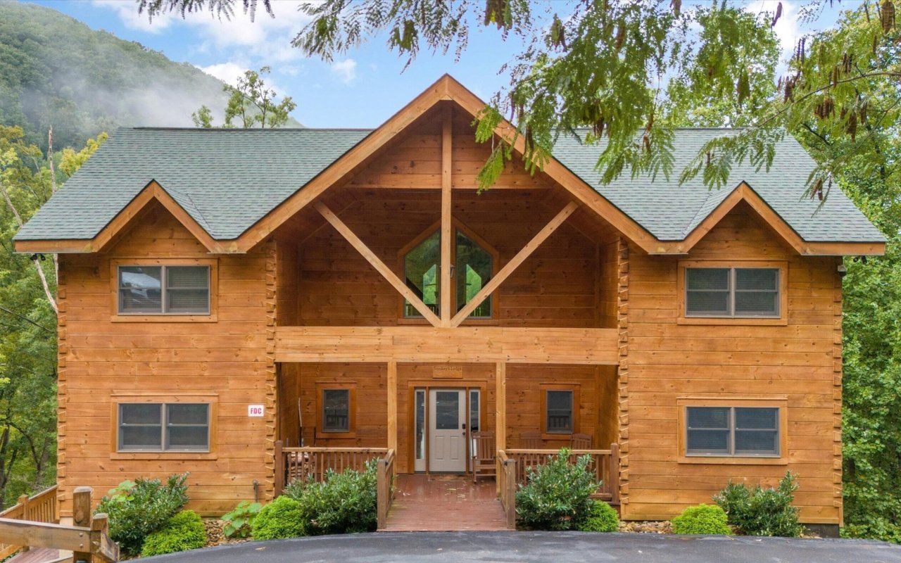 Wallace Luxury Spotlight | 509 Woodland Drive Gatlinburg, TN 37738