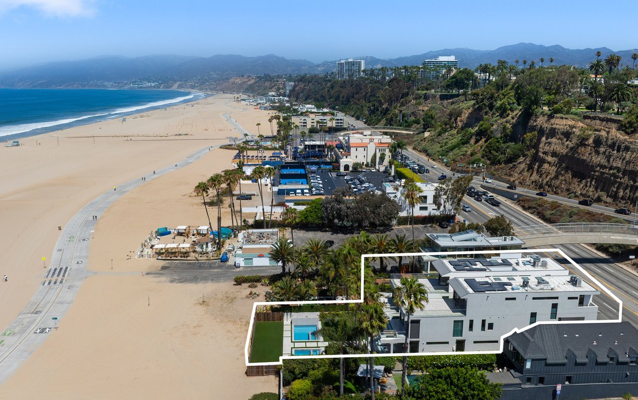 938 Palisades Beach Rd