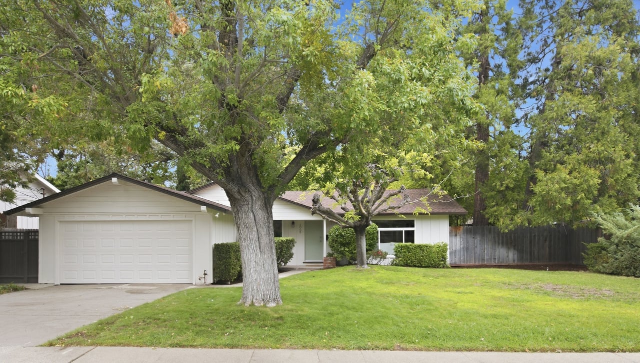 A charming 3-bedroom, 2-bath Pleasant Hill ranch
