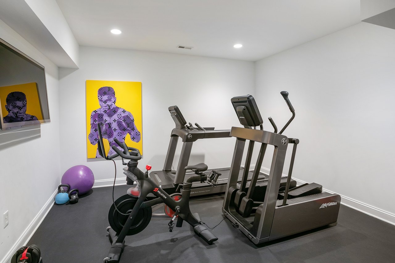 5025 Linnean Ave NW, Washington, DC 20008