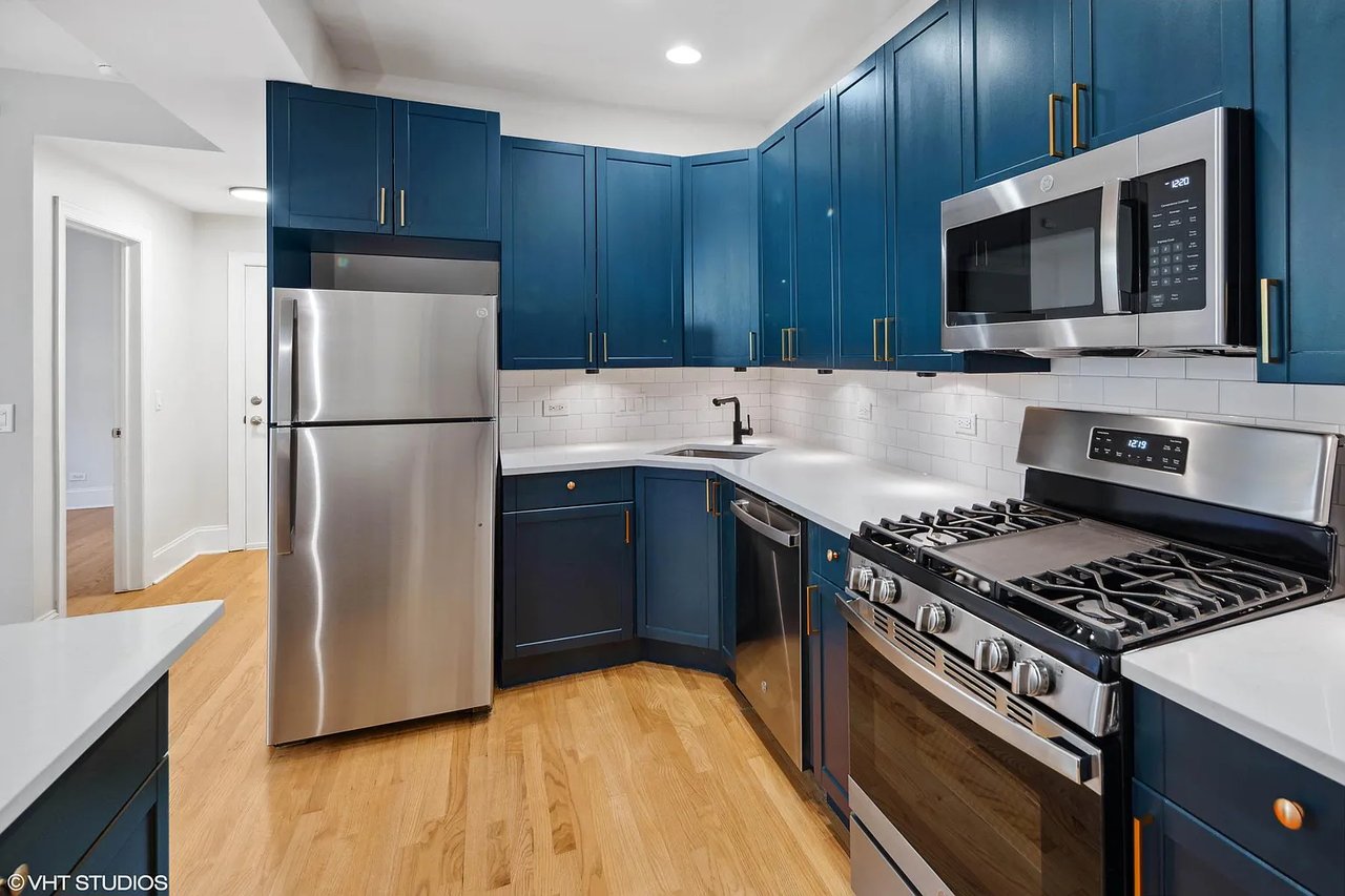 7635 N Greenview Ave APT 1W