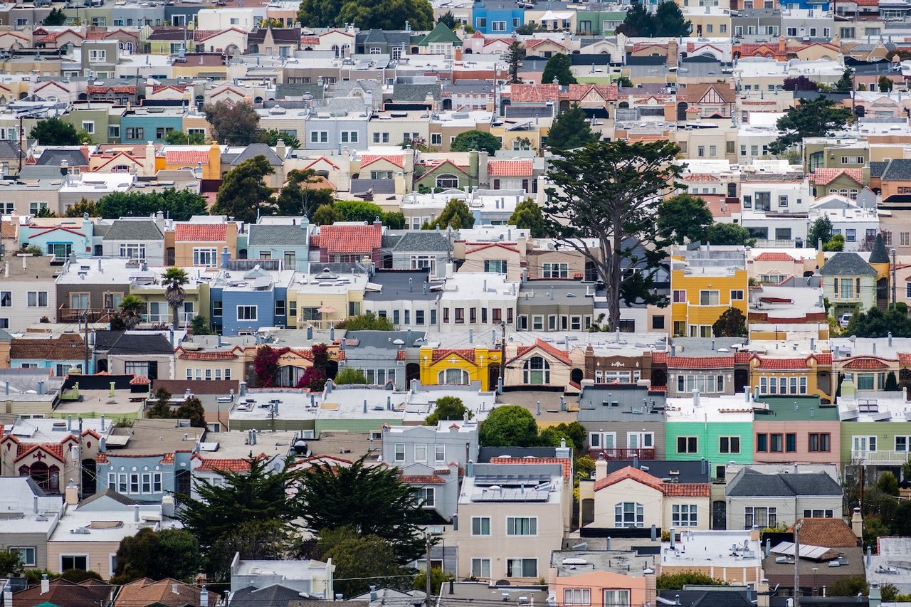 Aerial view of San Francisco neighborhoods with homes and skyline, showing housing market trends for buyers and sellers