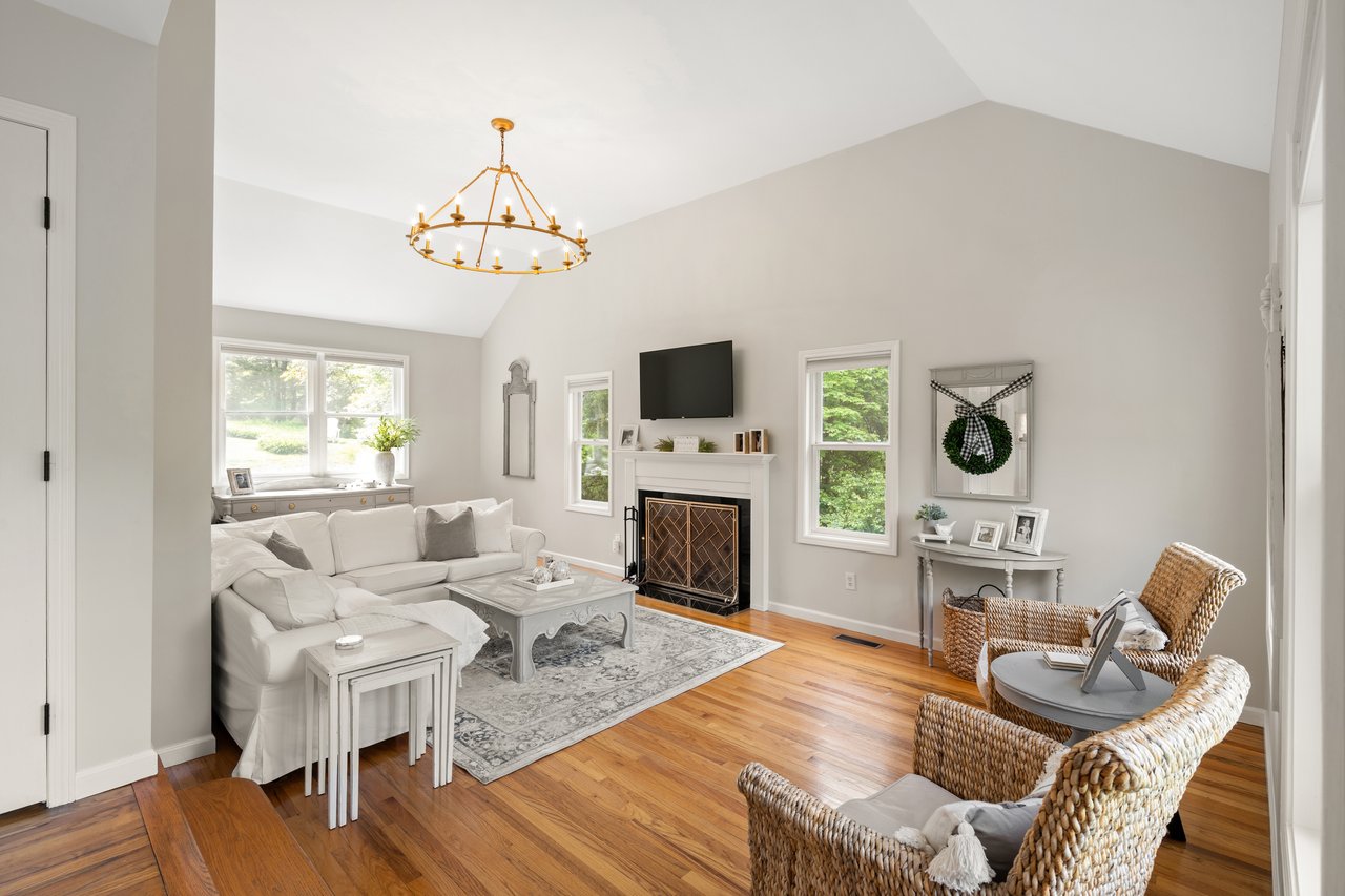 6 Lee Circle