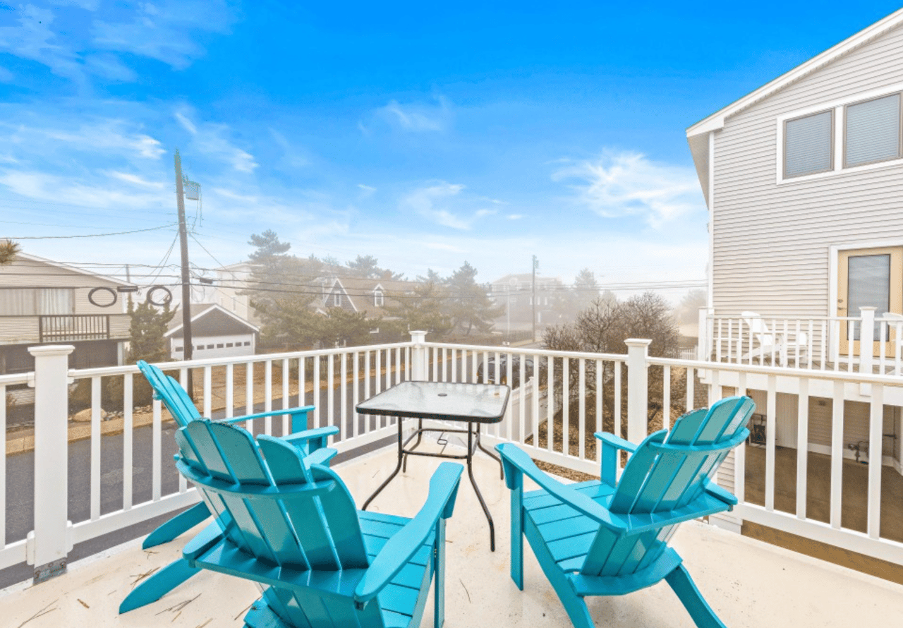 18 E Dupont Ave, Brant Beach (Top Floor)