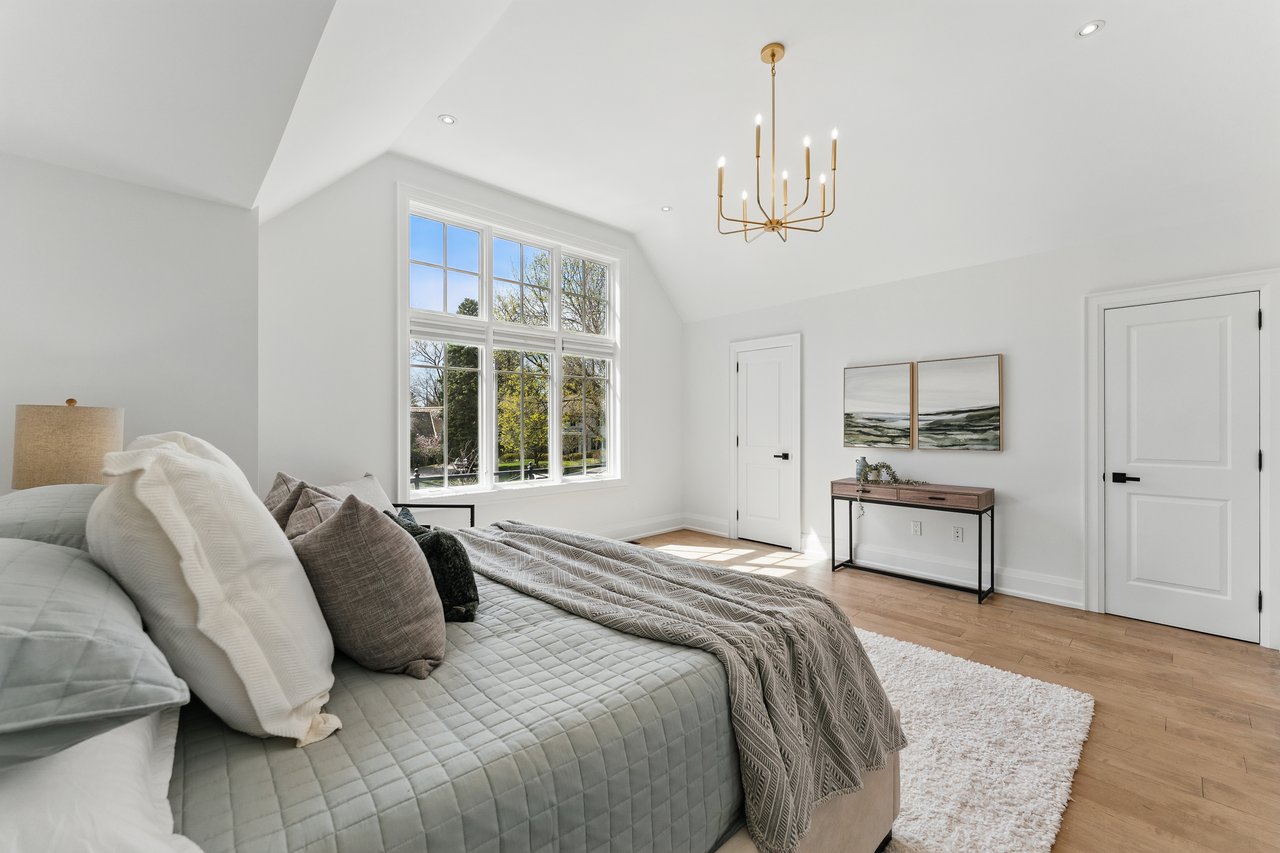 1543 Point-O-Woods Road
