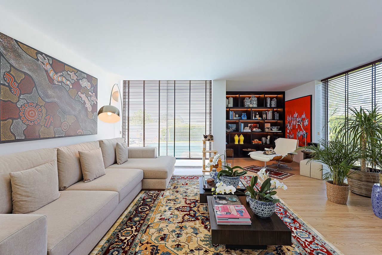 “The Green Villa” – Elegant Luxury Villa with Pool in Carnaxide, Oeiras