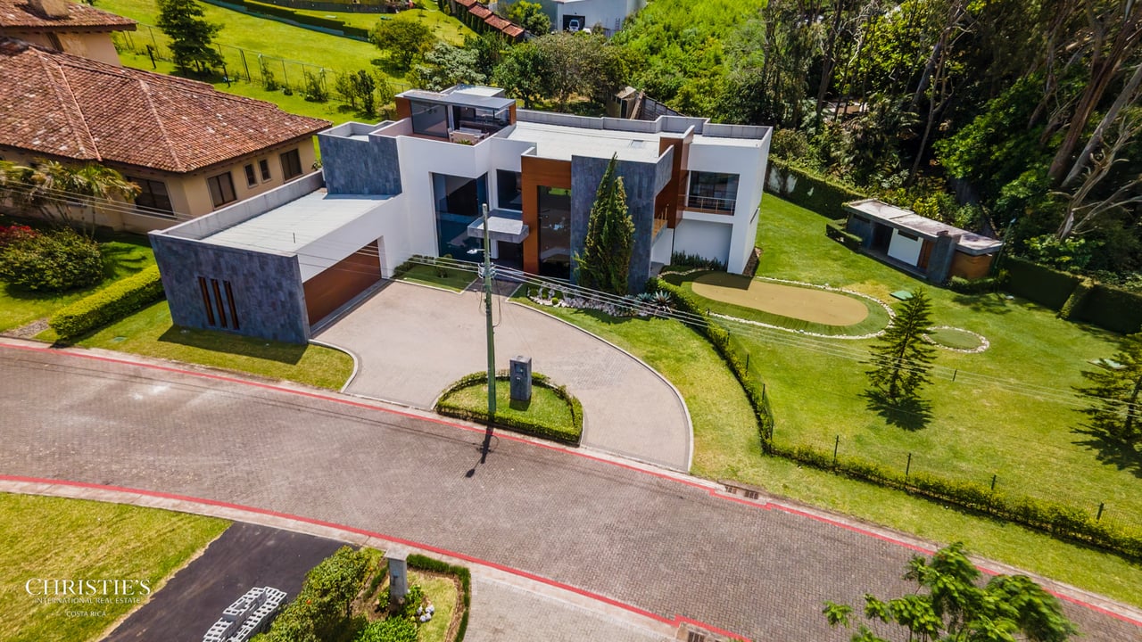 Modern Elegance with Panoramic Views – Exclusive Las Gemas Residence