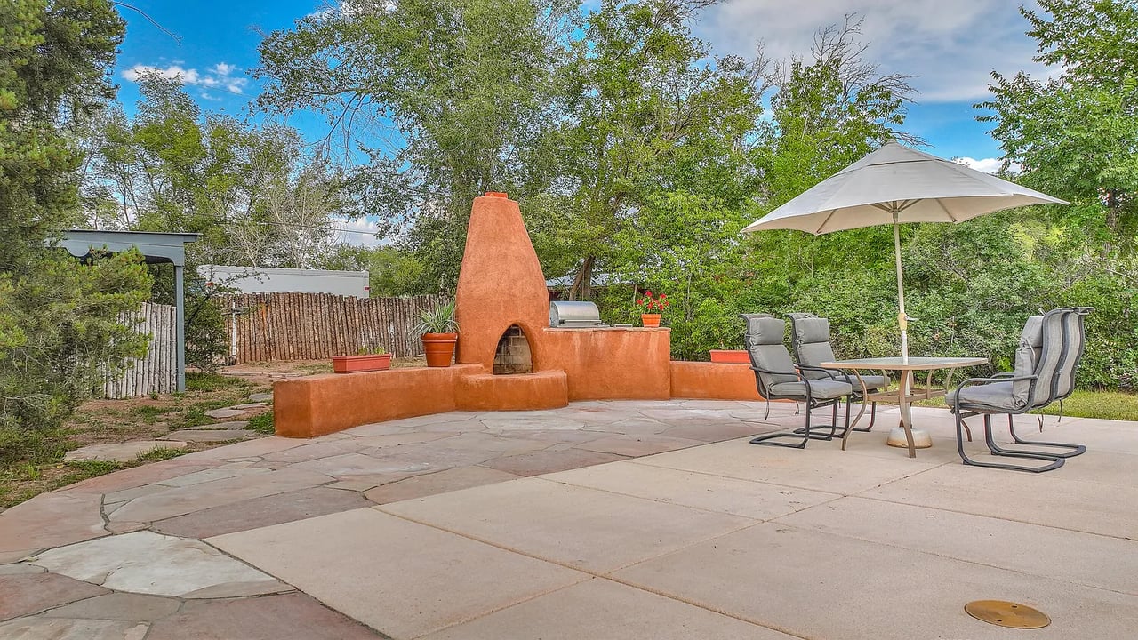 5910 Corrales Rd