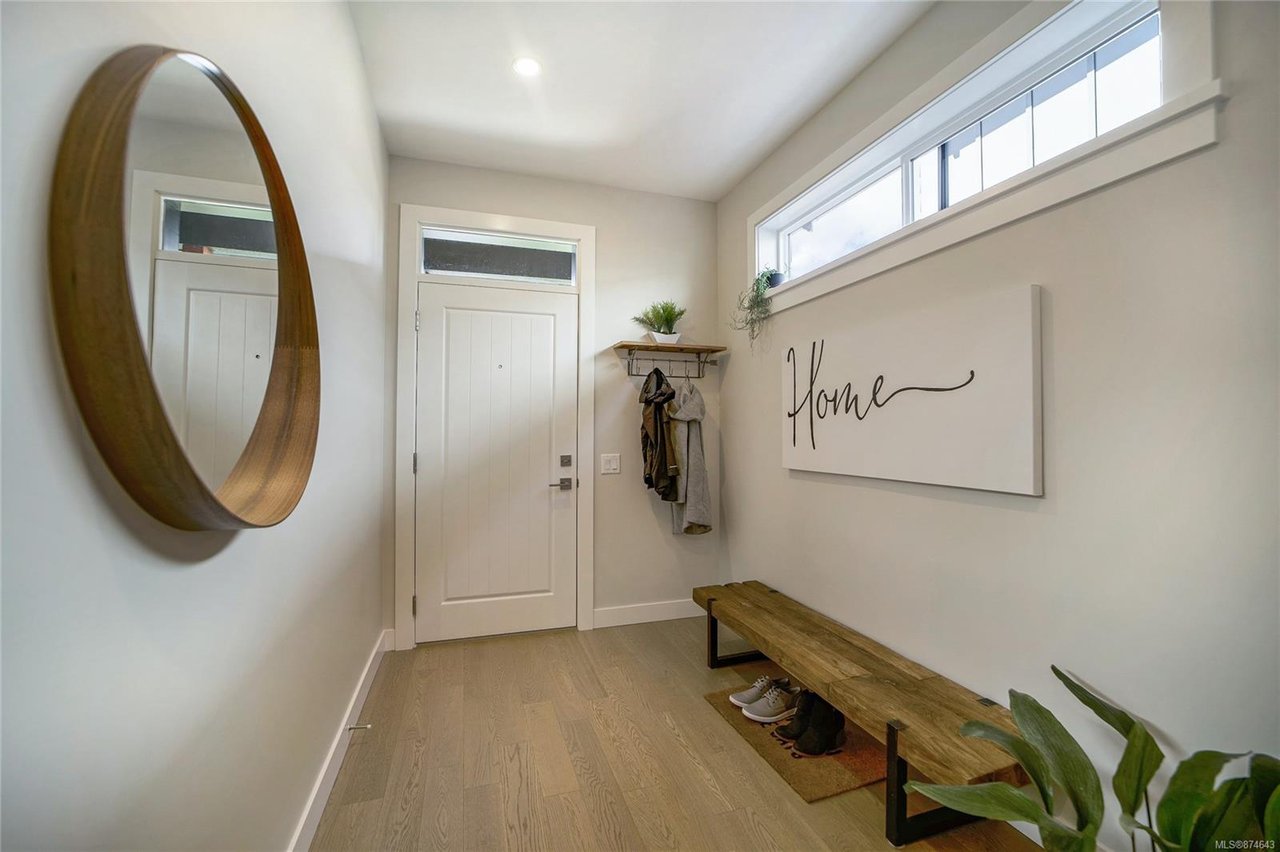 2187 Deerbrush Cres