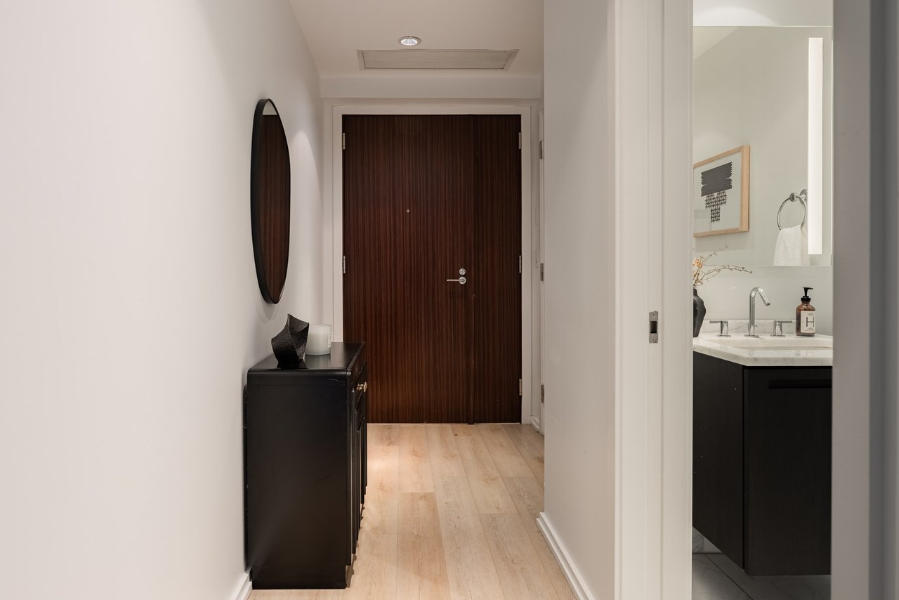 Suite 3203- 180 University Avenue