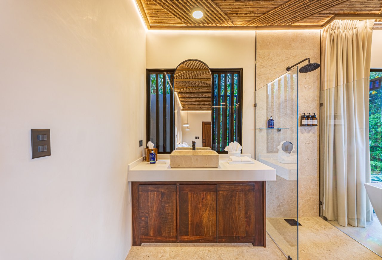 Luxury Hotel Boutique with Ocean Views | Walking distance to the beach | 13.2 Acres