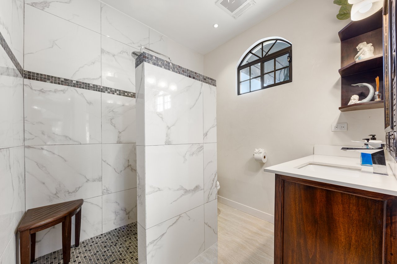 Casa Mimosa | Versatile Luxury Retreat Just 3 Minutes from Flamingo Beach