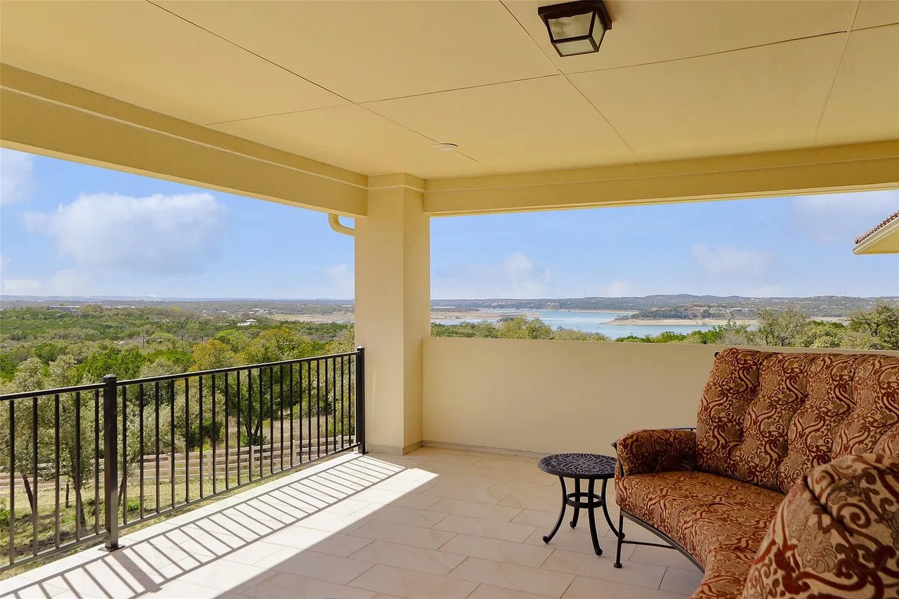 Incredible Equestrian Property - Main House, Guest House, Barn, Stables, Apartment, Riding Arena and Corrals